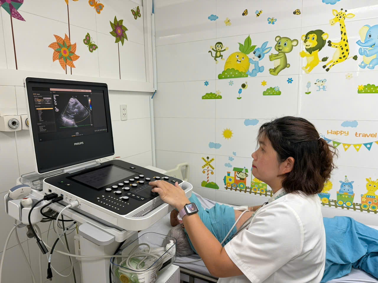Bệnh viện Đà Nẵng thay van tim qua ống thông cứu cụ bà 89 tuổi