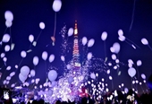 Châu Á rực rỡ trong pháo hoa mừng năm mới