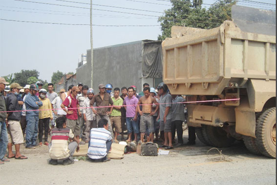 Xe ben đụng xe máy một Công an xã tử vong