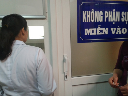 Cần khởi tố vụ con gái rủ cậu ruột vào BV cắt chân mẹ