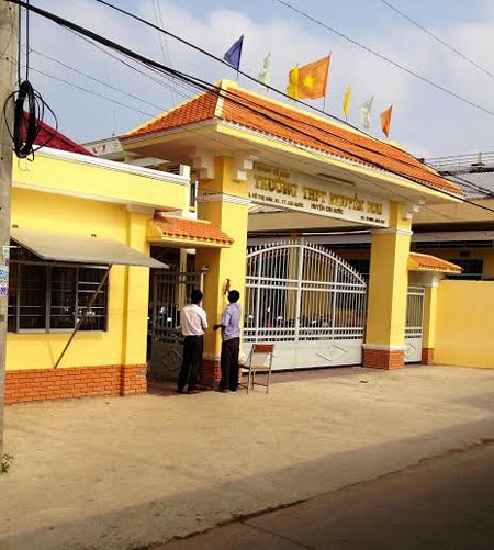 Trường THPT Nguyễn Mai.