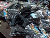 Thu giữ gần 7 000 khẩu súng đồ chơi trẻ em