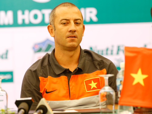 HLV U19 Việt Nam xin lỗi vì xấu hổ