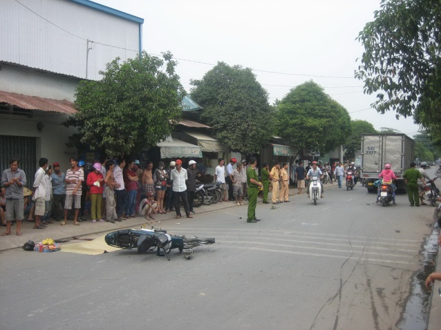 Tên cướp chết ngay sau khi giật dây chuyền