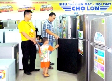Sôi động thị trường điện máy cận tết