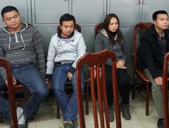 Bắt khẩn cấp 5 đối tượng dùng thẻ tín dụng giả chiếm đoạt tài sản