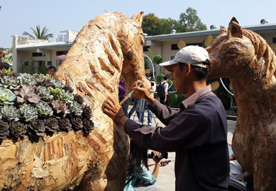 Đường hoa Nguyễn Huệ 2014 Chạy đua vượt thời gian