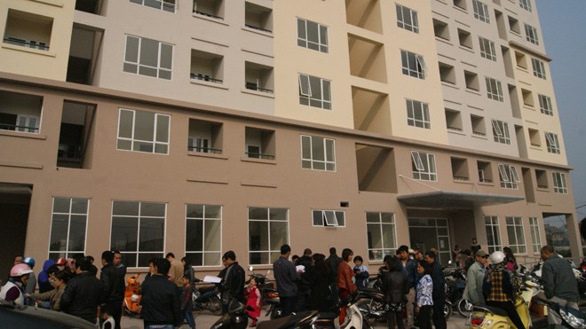 Khách hàng quay cuồng với nhà thu nhập thấp