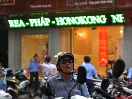 Mua bán vàng trên 300 triệu đồng phải trình chứng minh thư