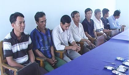 Bắt 1 đối tượng trộm xuồng và phá 1 tụ điểm đá gà