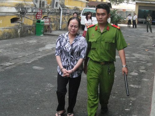 Bán vé số dạo giả danh lừa bán đất, lãnh 12 năm tù