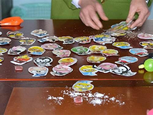 Xử lý chủ tạp hóa bán hàng cho học sinh