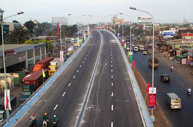 Thông xe cầu vượt tại điểm đen ùn tắc ngã tư Vũng Tàu