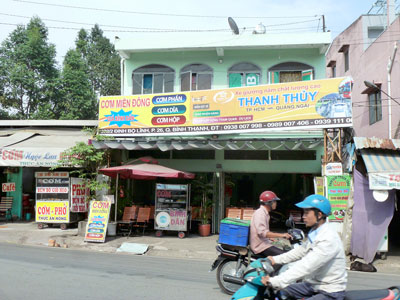 Xe dù trước bến lừa khách