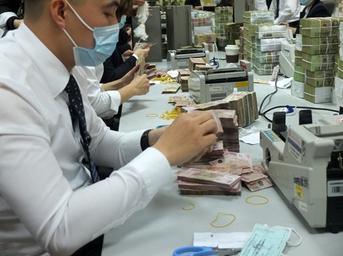 Ngân hàng có lãi nhờ nhặt bạc lẻ