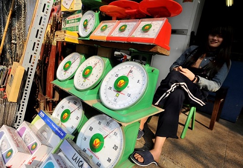 Người tiêu dùng bị móc túi vì  cân điêu