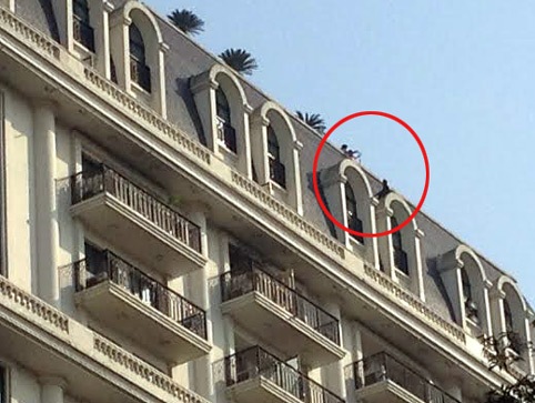 Thua lỗ, leo lên nóc nhà Pacific đòi tự tử