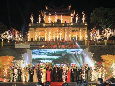 Đêm hội Xuân quê hương chào đón kiều bào về đón Tết