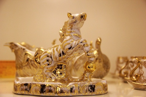 Đây là một món đồ hình ngựa duy nhất còn lại của một gian hàng tại Royal City với gá 5 triệu đồng