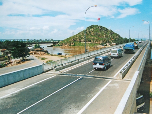 Cầu Hoàng Long và những câu chuyện nhuốm màu liêu trai