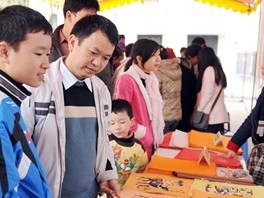 Trình diễn tranh Đông Hồ và Hàng Trống tại phố cổ Hà Nội