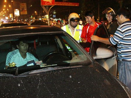 Trộm cướp trong tháng củ mật  Nóng lên từng ngày