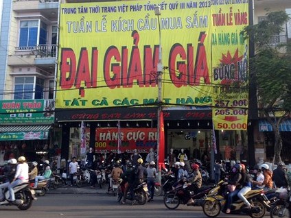 Đà Nẵng Ồ ạt xả hàng chạy Tết