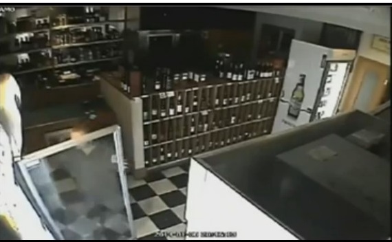 Video ghi lại cảnh hồn ma xuất hiện trong quán bar