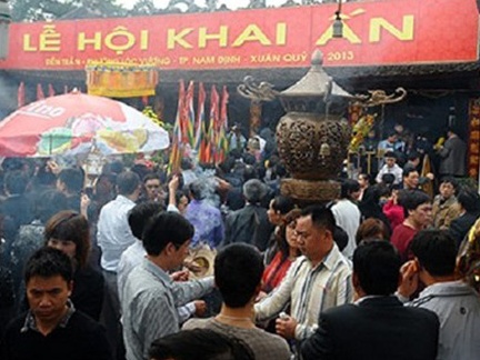 Khôi phục Lễ Tế cá tại đền Trần