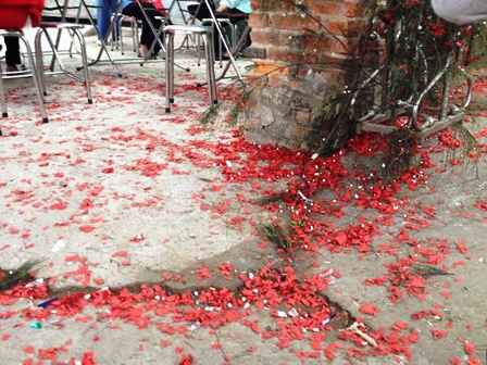 Hải Dương Pháo nổ tưng bừng trong hôn lễ