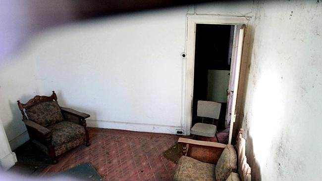 Bà cụ chết 7 năm trong nhà mà không ai biết