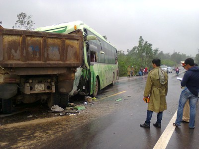 Thừa Thiên-Huế Tai nạn giao thông làm 16 người thương vong
