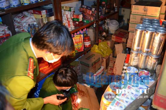 Phát hiện chủ cửa hàng tạp hóa chết trong nhà