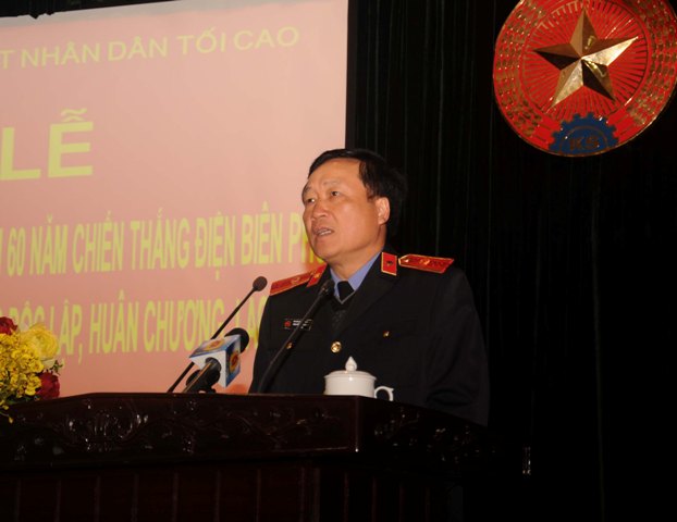 Viện trưởng VKSNDTC Nguyễn Hòa Bình phát biểu tại buổi Lễ