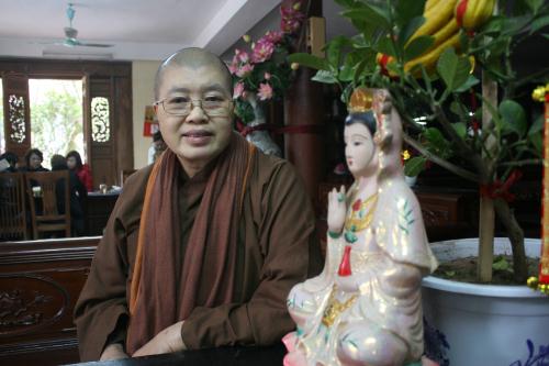 Cửa chùa luôn rộng mở với… gái mại dâm