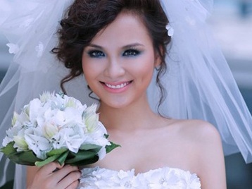 Hoa hậu đón ngày yêu cùng hội độc thân