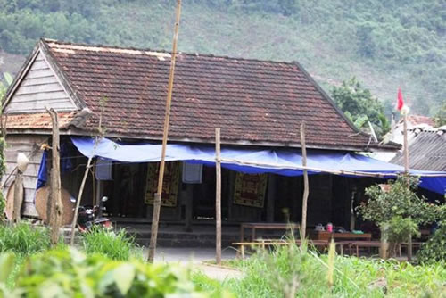 Không cho quan hệ, dùng đá đập chết bé gái 12 tuổi