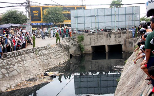 Phát hiện bàn tay người dưới kênh 19 5