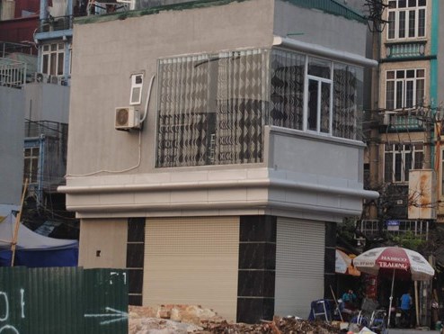 Nhà siêu mỏng tràn lan do mạnh ai, nấy làm