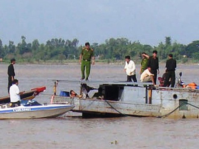 Vụ tiếp tay cho cát tặc ở Đồng Tháp Nguyên Bí thư Huyện ủy Hồng Ngự hầu tòa
