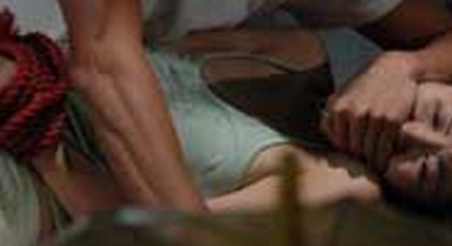 Bắt 5 đối tượng hãm hiếp nữ sinh lớp 10 trước cổng trường