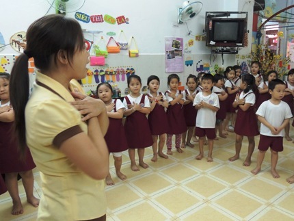 Trường học bỏ rơi trẻ dưới 18 tháng tuổi