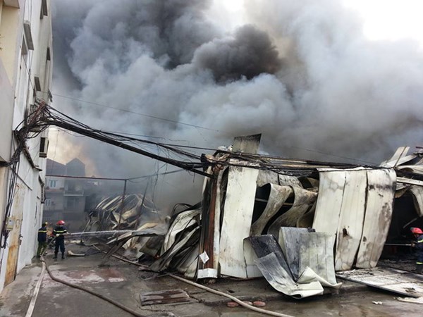 Hà Nội Công ty len Hà Đông tan hoang sau đám cháy