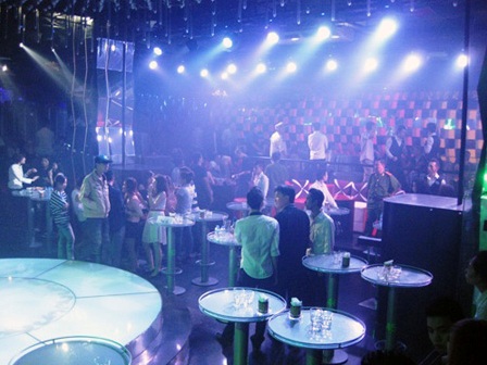 Hàng trăm chiến sĩ công an đột kích quán bar chui giữa đêm