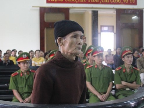 Chém chết con dâu và bạn trai, ông lão 74 tuổi lĩnh án