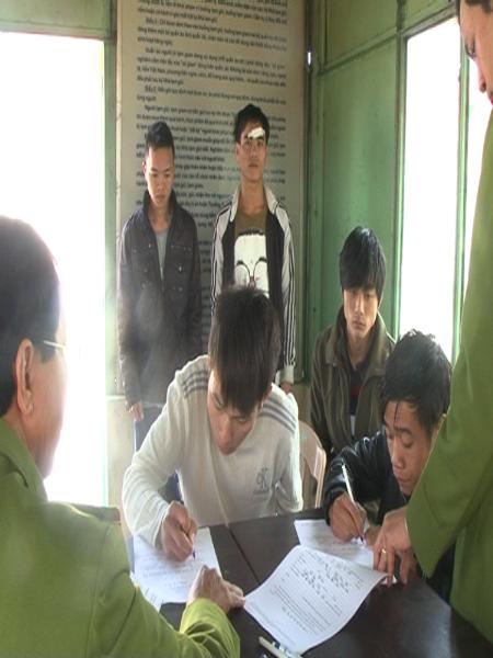 Bắt 6 tên ngang nhiên chém người