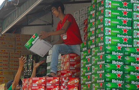 Doanh nghiệp dọa tăng giá bia rượu