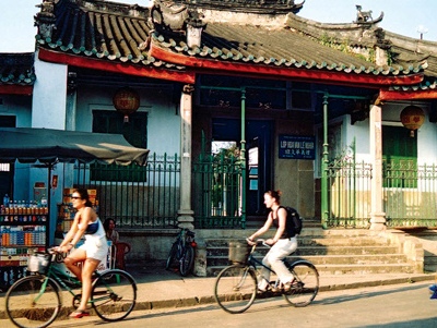 Công chức Hội An đến công sở bằng xe đạp