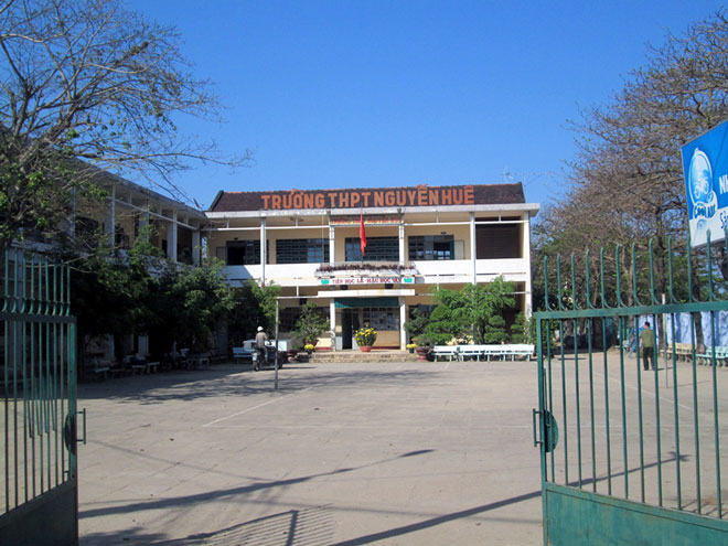 Thầy giáo đánh học trò xin về quê