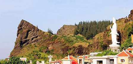 Đầu năm, ra chùa Đục